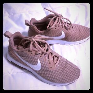 Women’s Size 6.5 Mauve Nike tennis shoes